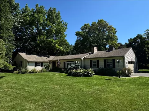 42 Sunset Blvd, Pittsford, NY 14534