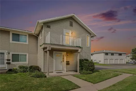 780 Eastbrooke Ln, Rochester, NY 14618