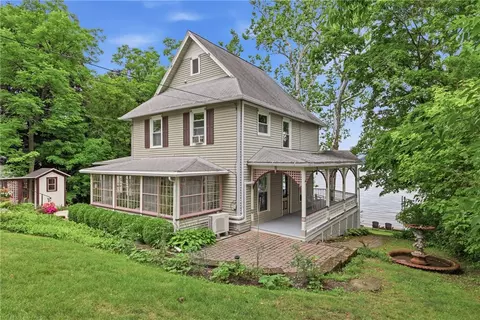 14051 Keuka Village Rd, Wayne, NY 14841