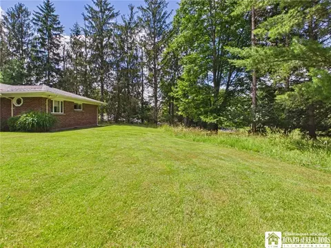 Exterior - 961 Kingston Dr, Olean, NY 14760 photo 5 of 6