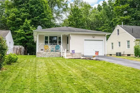 265 River Meadow Dr, Rochester, NY 14623