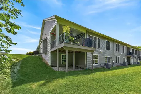 Exterior - 933 Pathway Ln, Webster, NY 14580 photo 8 of 9