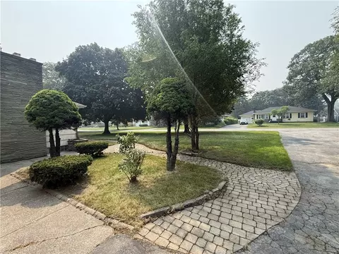 483 Brookview Dr, Irondequoit, NY 14617 photo 3