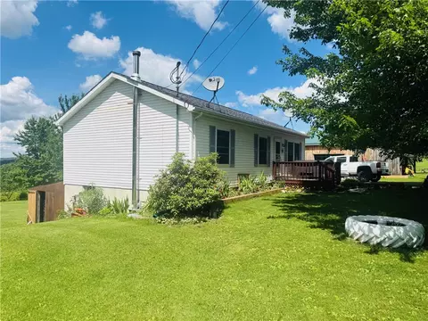 31 Myslivecek Rd, Baldwin, NY 14861
