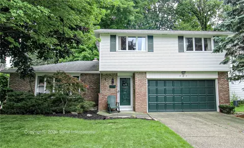 527 Seabrook Dr, Amherst, NY 14221