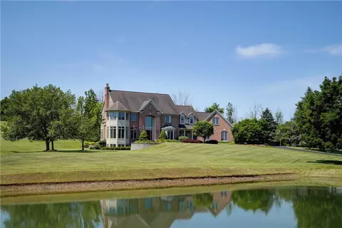 82 Lanning Rd, Honeoye Falls, NY 14472