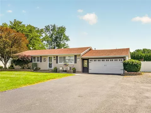 798 Flynn Rd, Greece, NY 14612
