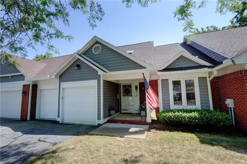5 Packetts Grv, Perinton, NY 14450