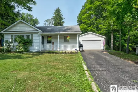 318 Maplecrest Ave, Busti, NY 14750