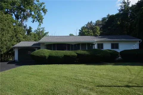 890 Peck Rd, Parma, NY 14468