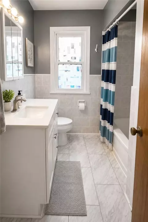 Bath - 37 Virgil Dr, Irondequoit, NY 14609 photo 1 of 2