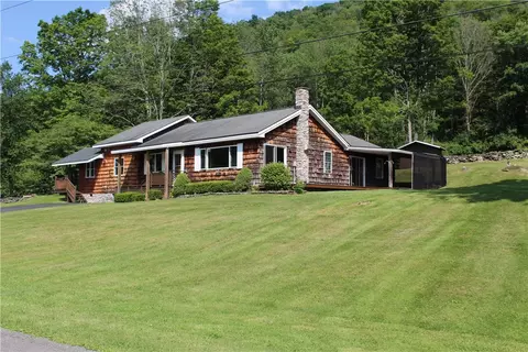 274 Crest Dr, Roxbury, NY 12474