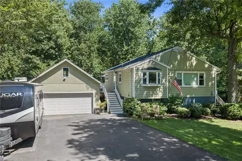 536 Moseley Rd, Perinton, NY 14450