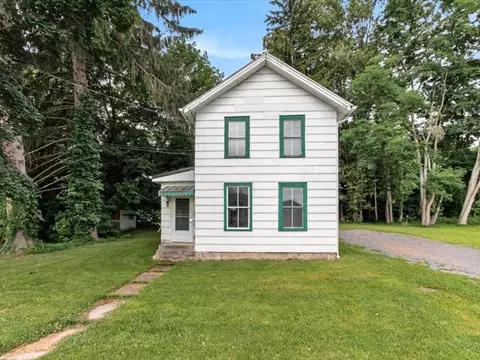 20 S Wayne St, Phelps, NY 14532