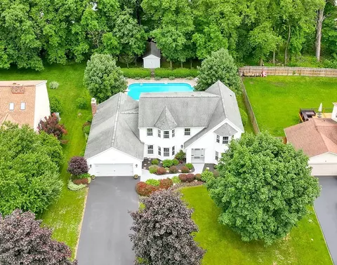 75 County Clare Cres, Perinton, NY 14450