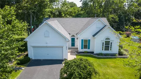 3672 Deer Meadow Run, Macedon, NY 14502