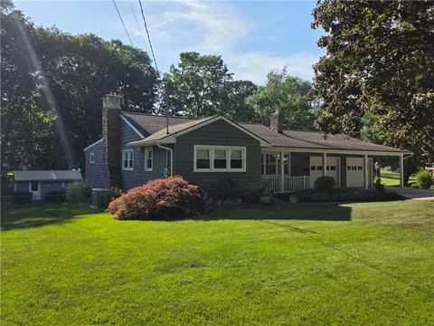 Exterior - 7 Locust St, Bath, NY 14810 photo 2 of 10