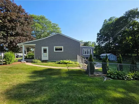 Exterior - 7 Locust St, Bath, NY 14810 photo 3 of 10