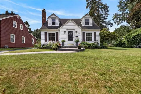 195 Winstead Rd, Rochester, NY 14609