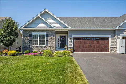 5986 Monarch Dr, Farmington, NY 14425