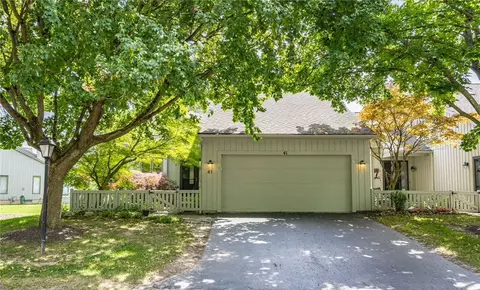41 Winding Creek Ln, Rochester, NY 14625