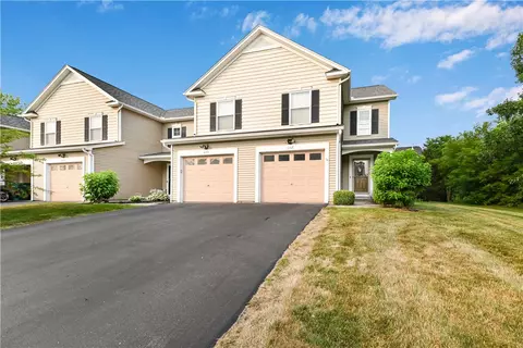 6267 Watercress Dr, Farmington, NY 14425