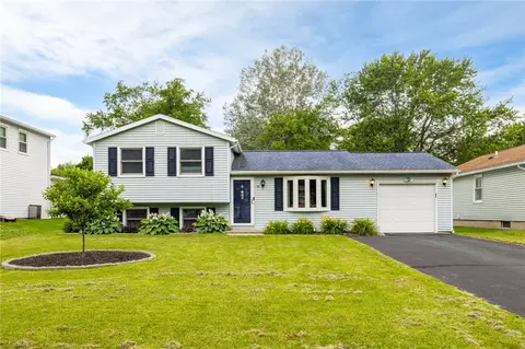 7 Village Trl, Ogden, NY 14559