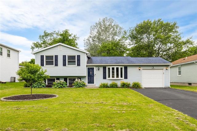 7 Village Trl, Ogden, NY 14559