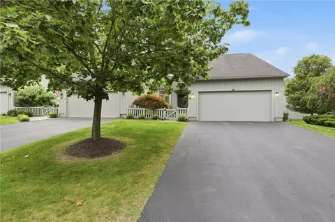 48 Winding Creek Ln, Rochester, NY 14625