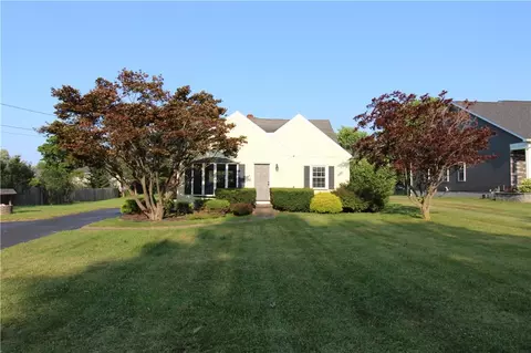 908 N Greece Rd, Greece, NY 14626