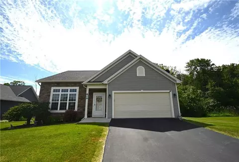 16 Pirates Cv, Ogden, NY 14559
