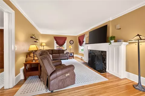 Living - 151 Thomas Ave, Irondequoit, NY 14617 photo 2 of 3