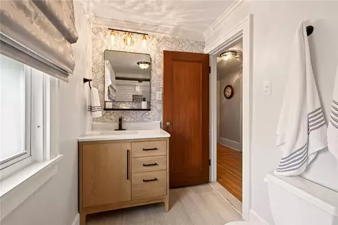 Bath - 151 Thomas Ave, Irondequoit, NY 14617 photo 3 of 4