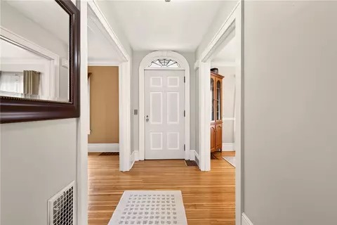 Entry Way - 151 Thomas Ave, Irondequoit, NY 14617 photo 3 of 4