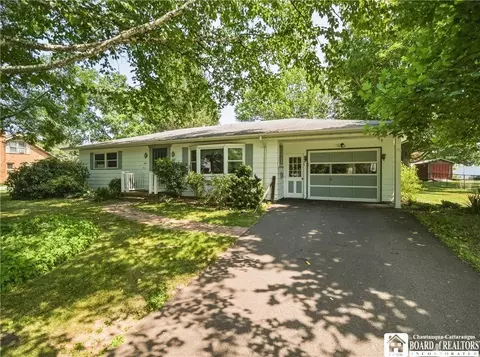 4 E Meadow Ln, Carroll, NY 14738