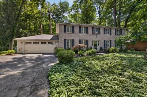 10 Forest Knl, Pittsford, NY 14534