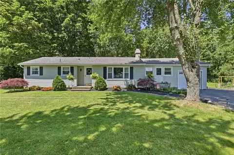 5 Ronald Cir, Ogden, NY 14559