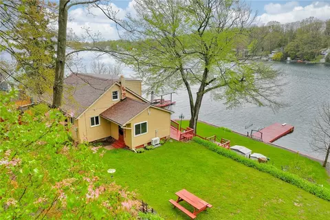 11737 Tompkins Point Rd, Wolcott, NY 14590