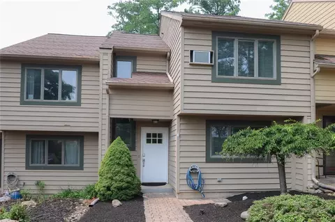9 Golfside Cir, South Bristol, NY 14424