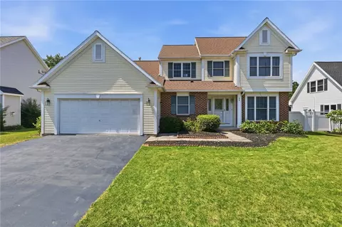 88 Hamlin Dr, Canandaigua, NY 14424