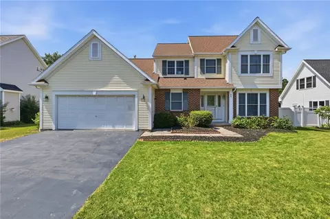 88 Hamlin Dr, Canandaigua, NY 14424