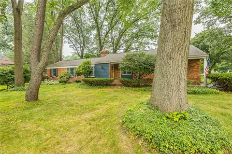 45 Shire Oaks Dr, Pittsford, NY 14534
