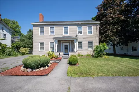 8 Phelps St, Lyons, NY 14489