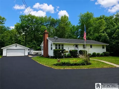 890 Swann Rd, Youngstown, NY 14174