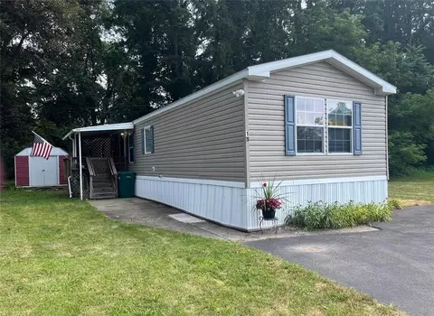 13 Glazer Dr, Panorama, NY 14625