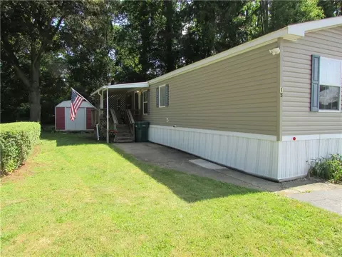 13 Glazer Dr, Panorama, NY 14625