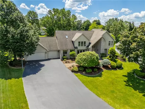 61 Sutton Pt, Pittsford, NY 14534