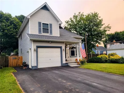 354 Oakwood Rd, Greece, NY 14616