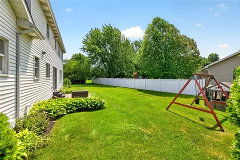 Exterior - 953 Dibbles Trl, Webster, NY 14580 photo 5 of 8
