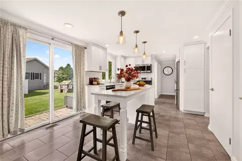 Kitchen - 953 Dibbles Trl, Webster, NY 14580 photo 2 of 7